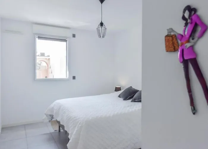 3 Pieces Moderne Avec Piscine Au Palm - 3 Pieces Moderne Avec Piscine Au Palm Mae-1803 *